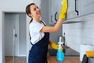 Gruntowne mycie kuchni i łazienki oraz czyszczenie armatury – Clean INN