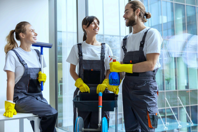Przeszkolony zespół firmy sprzątającej Clean INN Gdańsk – stała kadra i legalne zatrudnienie